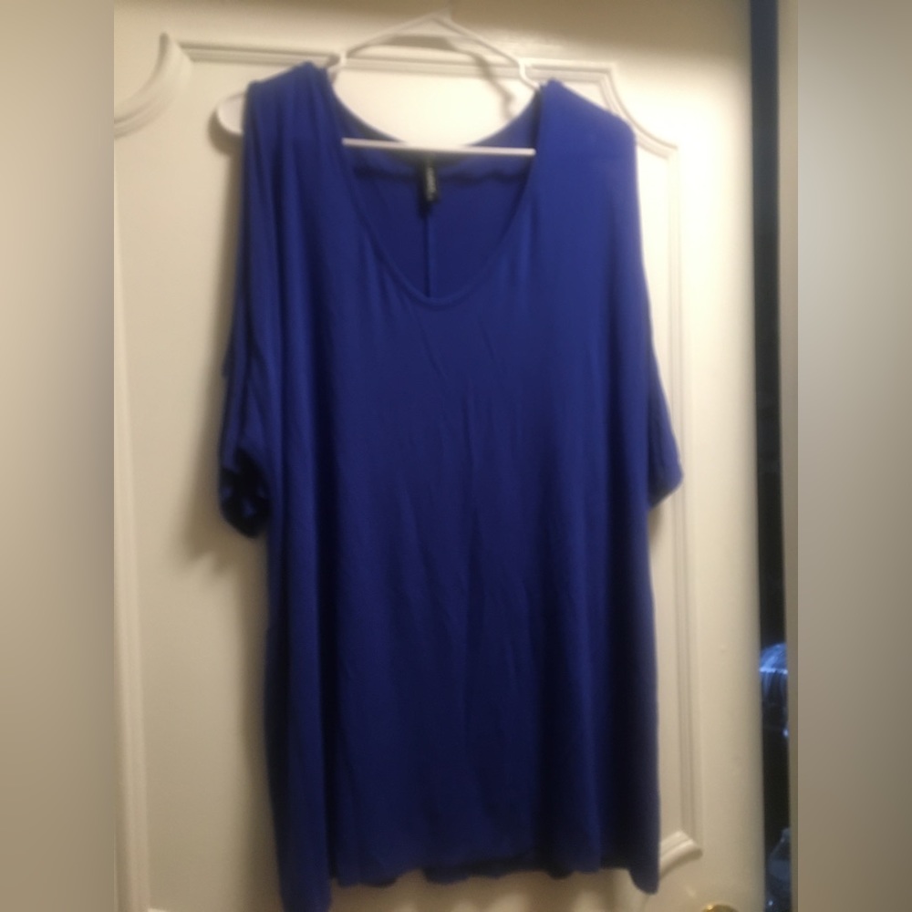 Allegrace Cold Shoulder Top